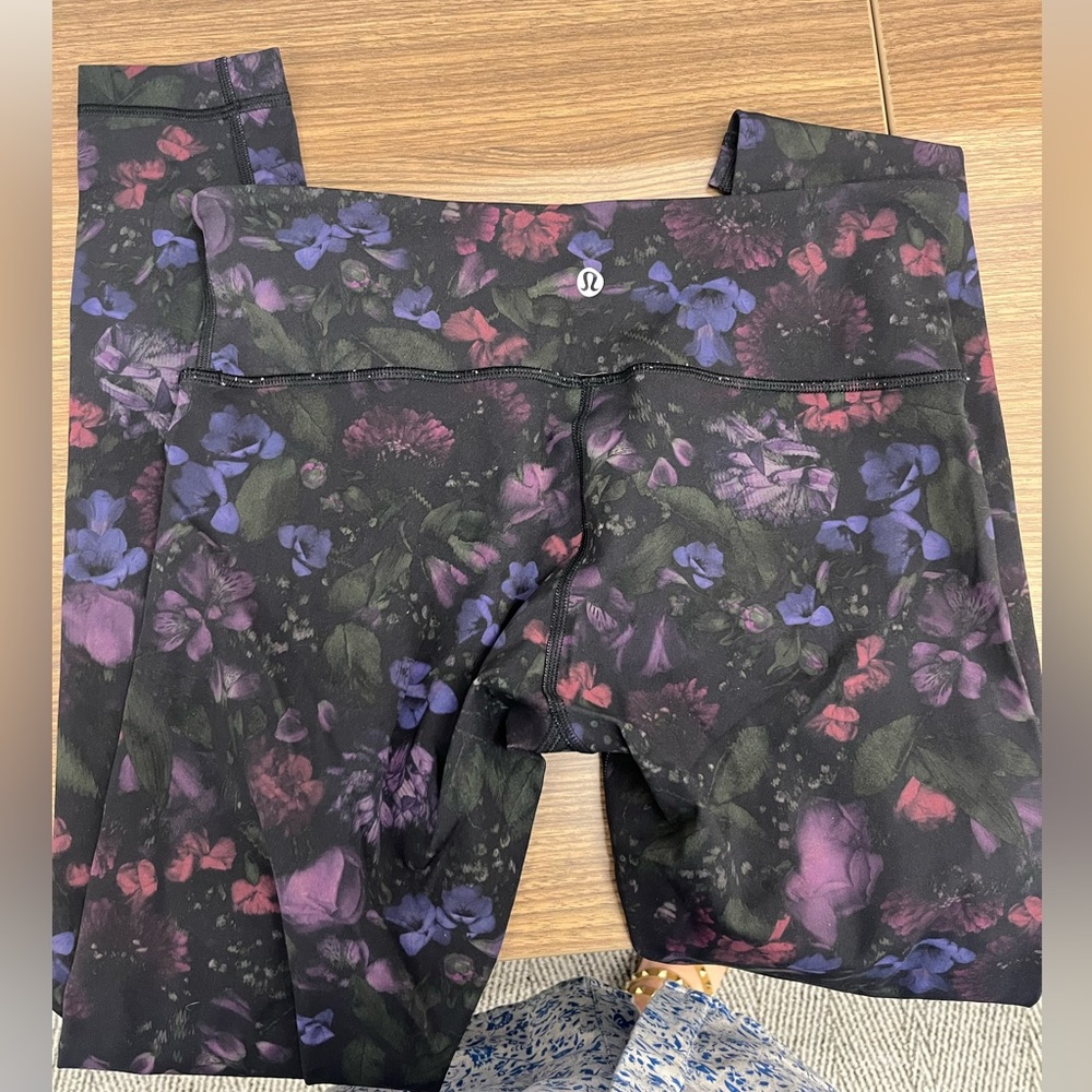 Lululemon wunder under size 6 floral leggings